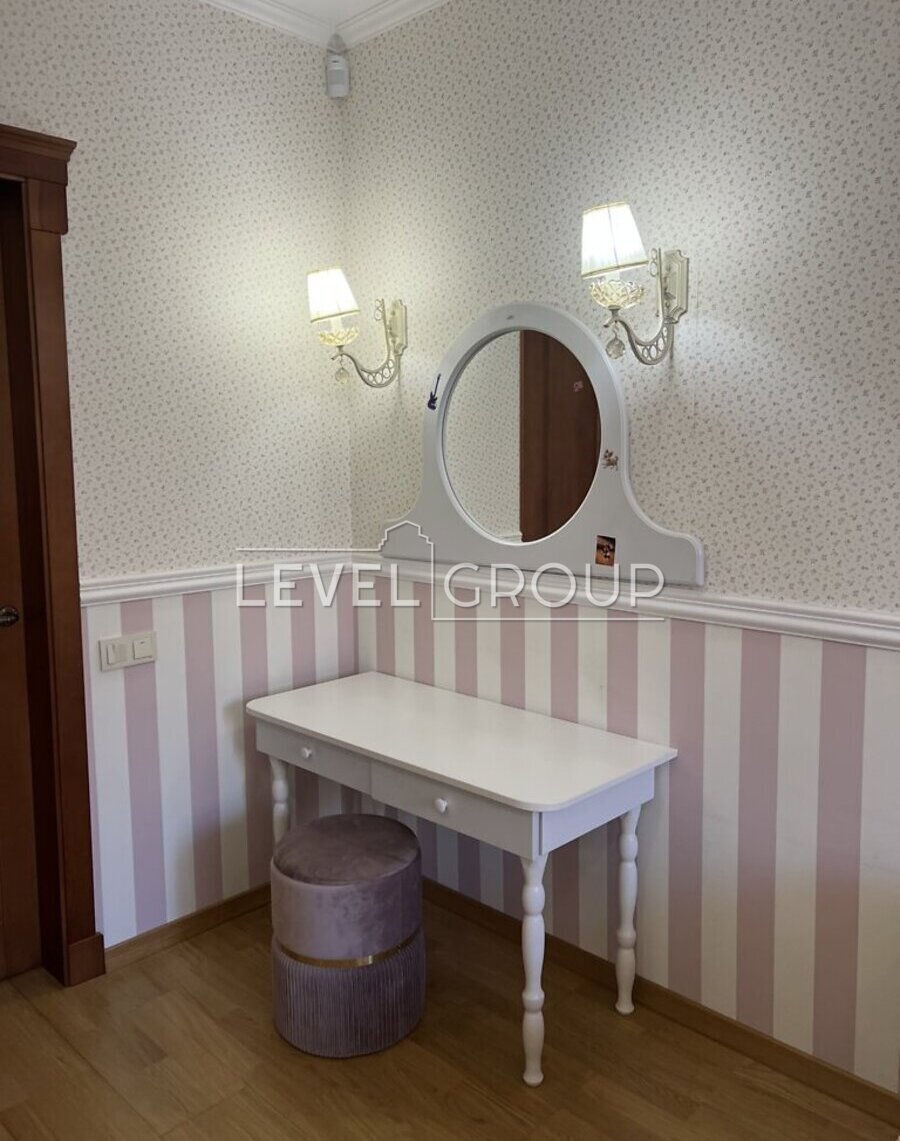 Святоюріївська, 22