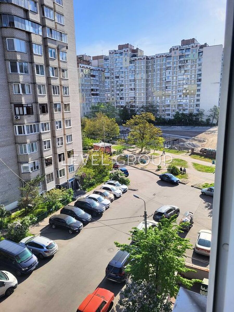 Drahomanova St., 17