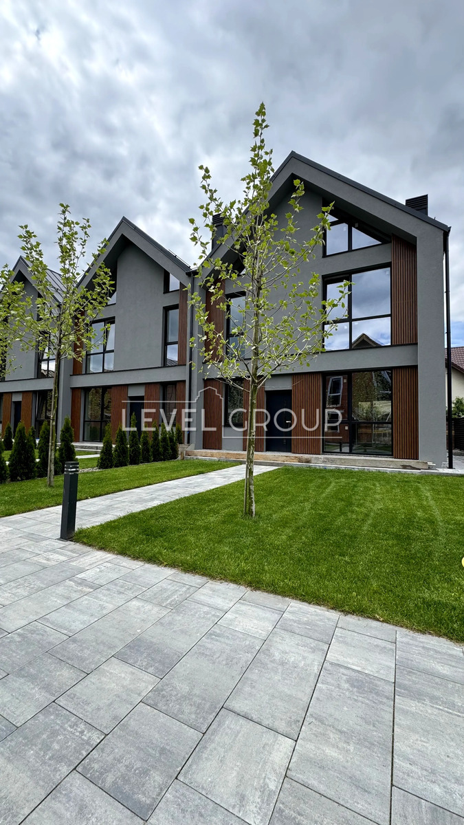 Yevhen Paton St., 15