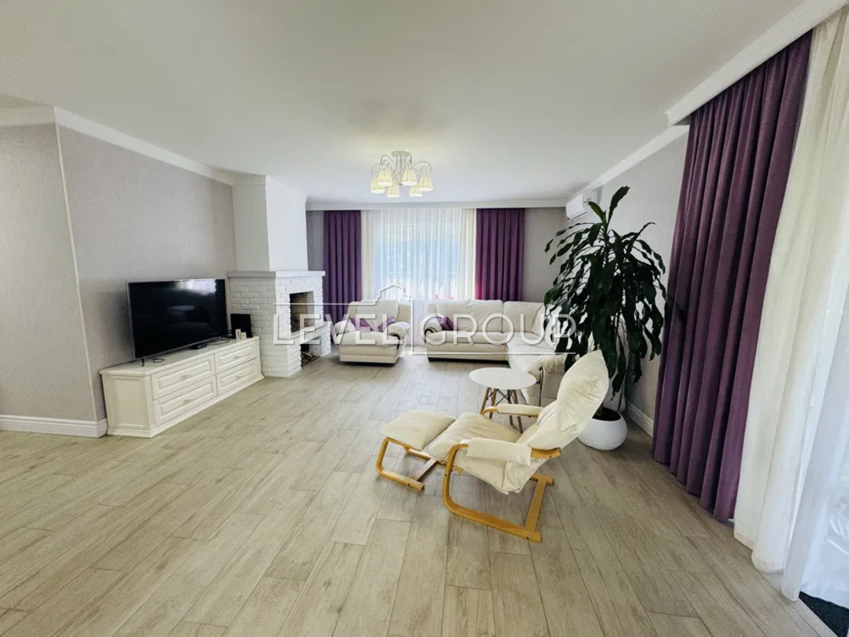 B. Khmelnytskyi St., 30