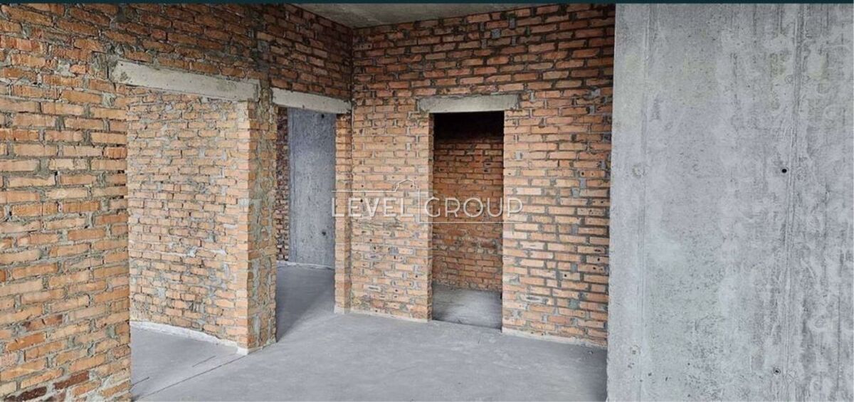 name_en