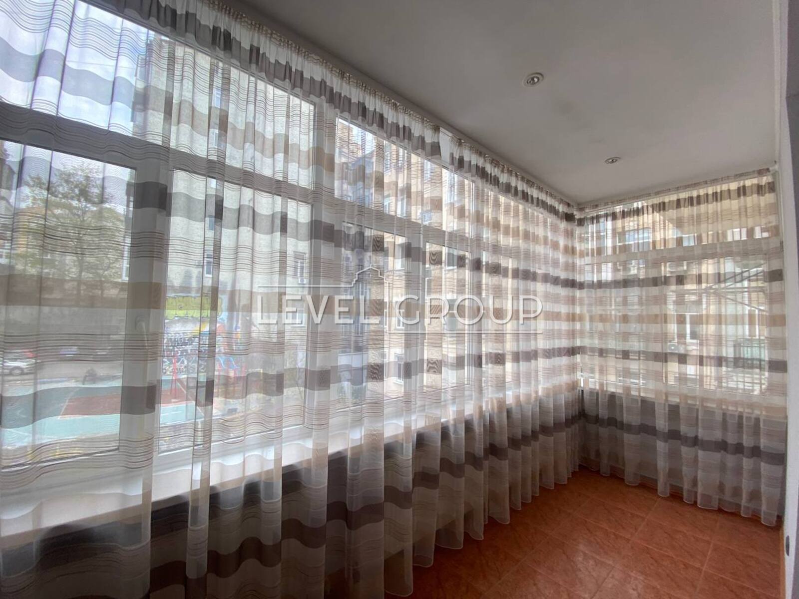 Саксаганського вул., 28