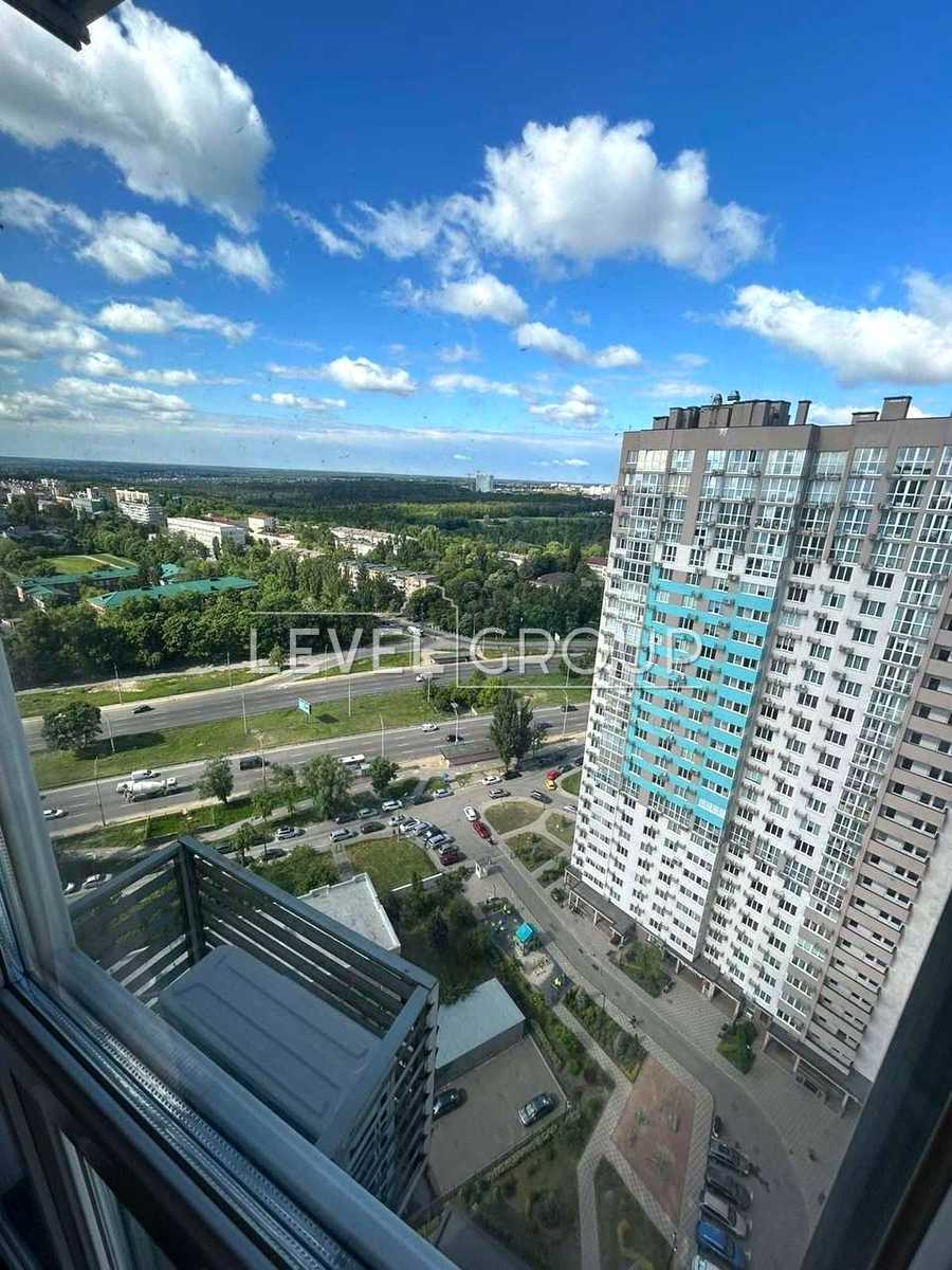 Академіка Заболотного вул., 15Б