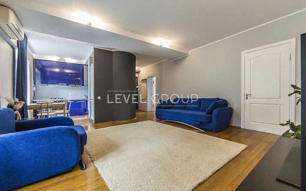 Велика Васильківська вул. (Червоноармійська), 112