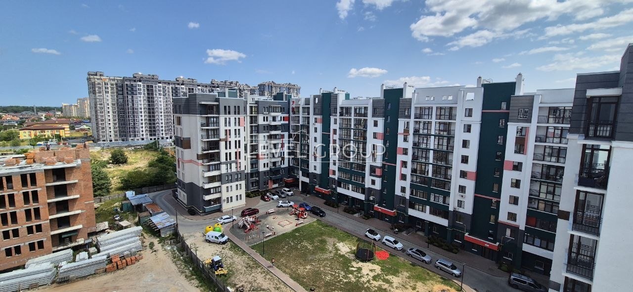 Амосова вул., 4