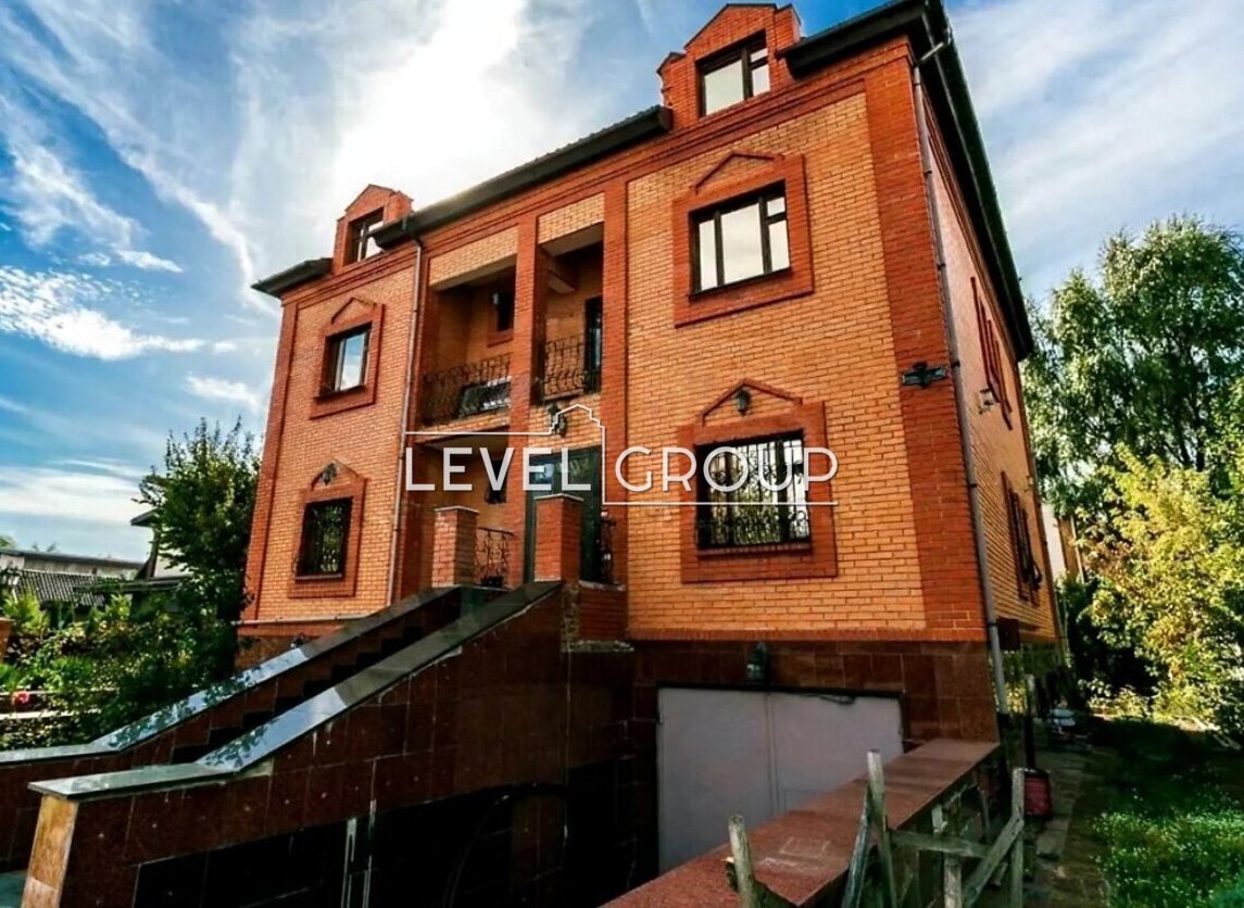 Hrushevskoho St., 46