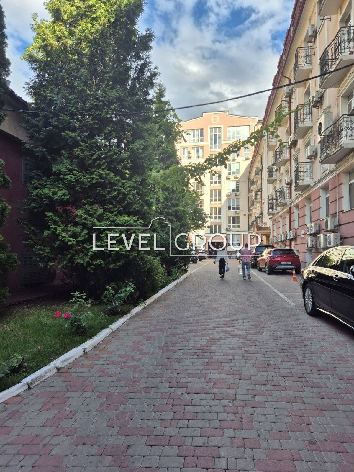 Hlybochytska St., 40p.