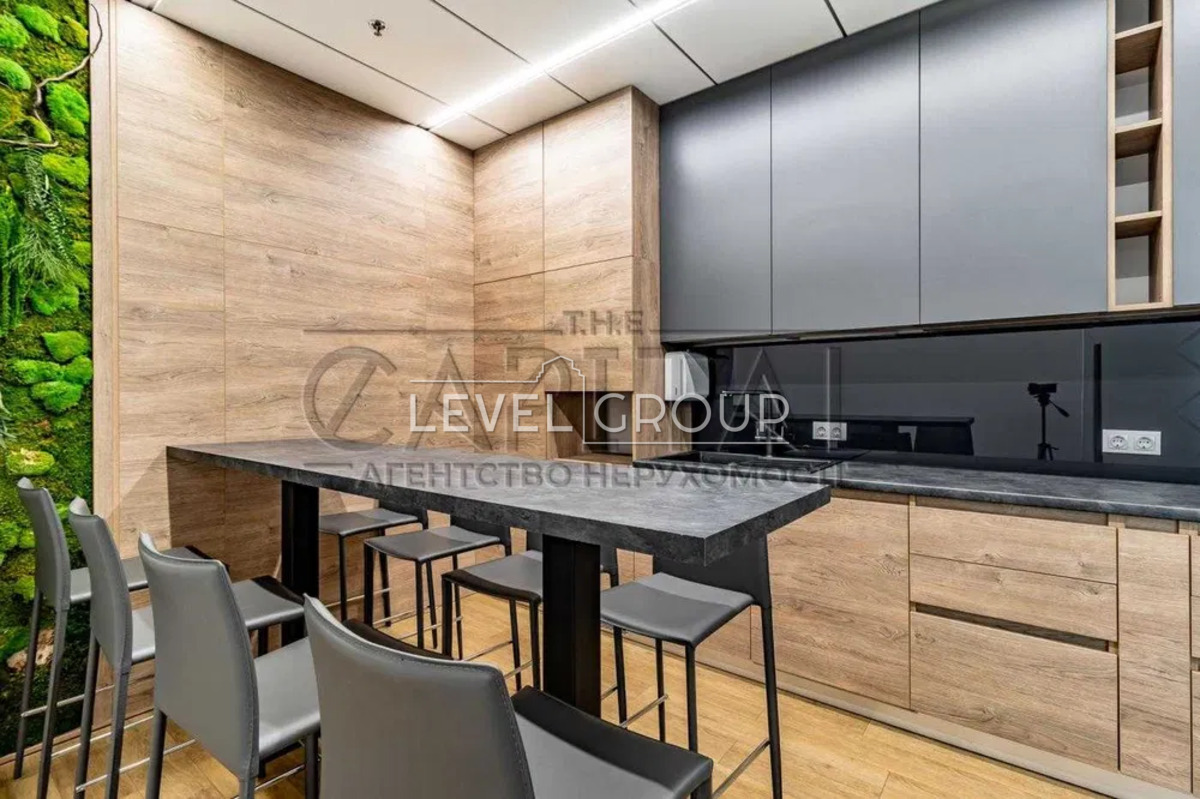 Михайла Грушевського вул., 9