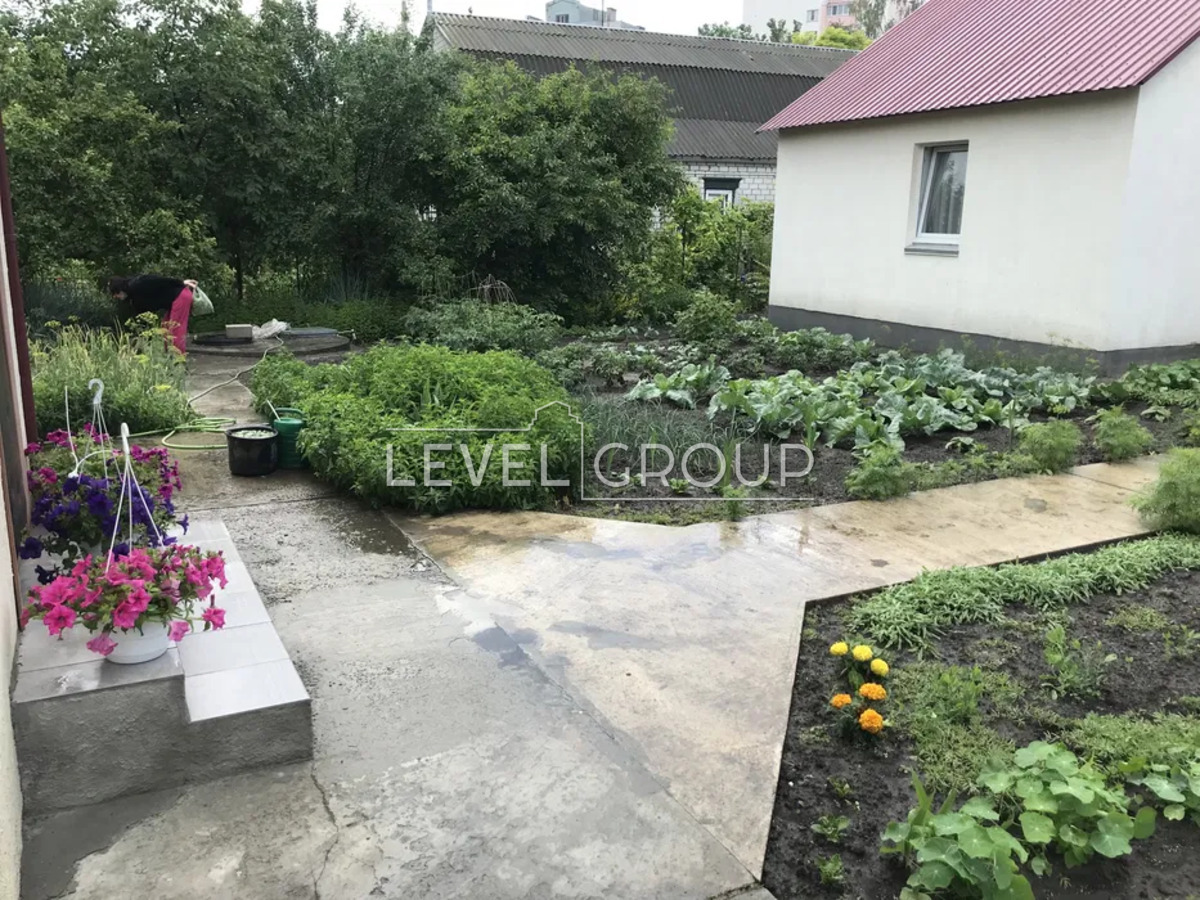 M. Karpenko St. (Kosiora), 4