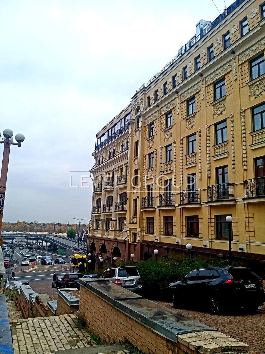 Боричів узвіз, 5