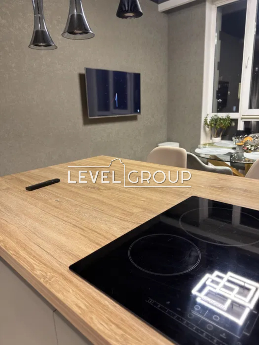 вул. Першотравнева, 24 в