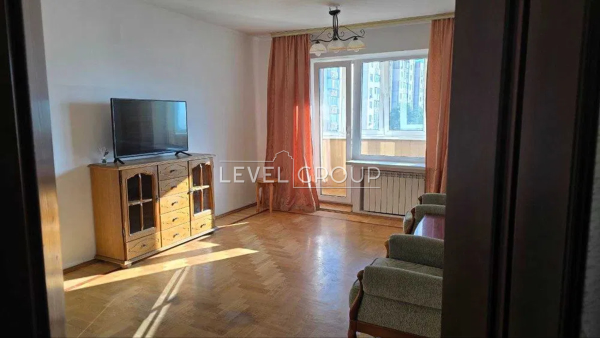 Архітектора Вербицького вул., 8