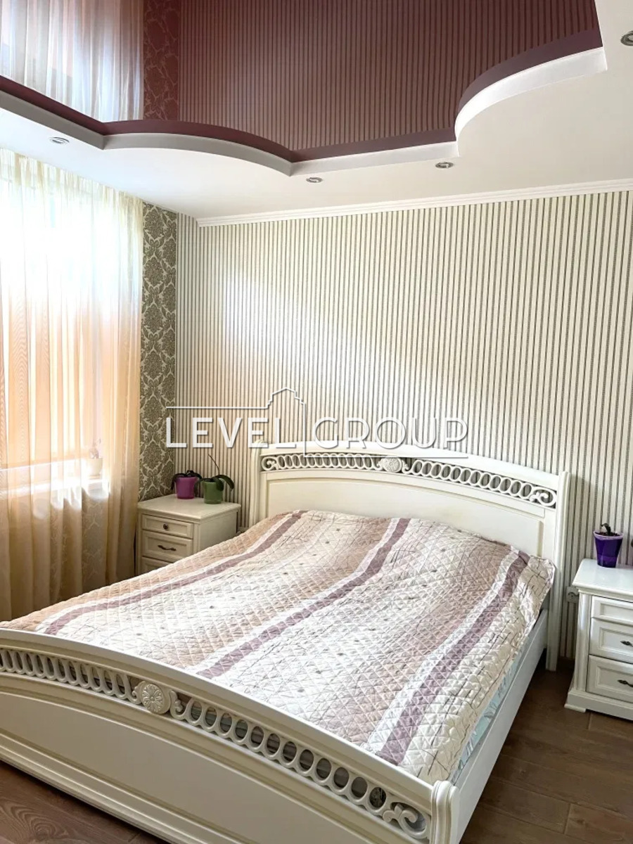 name_en