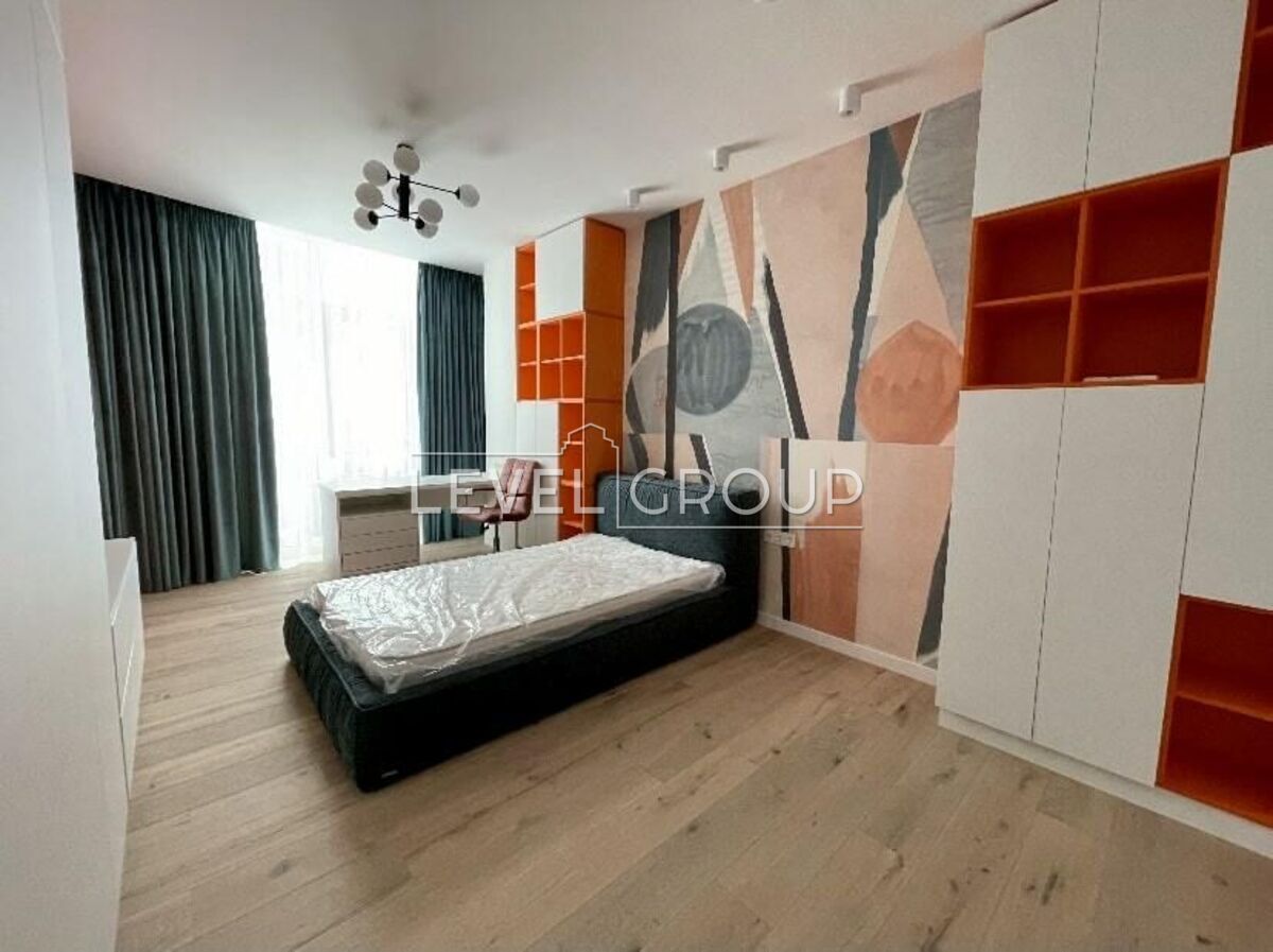 Saperne Pole St., 5
