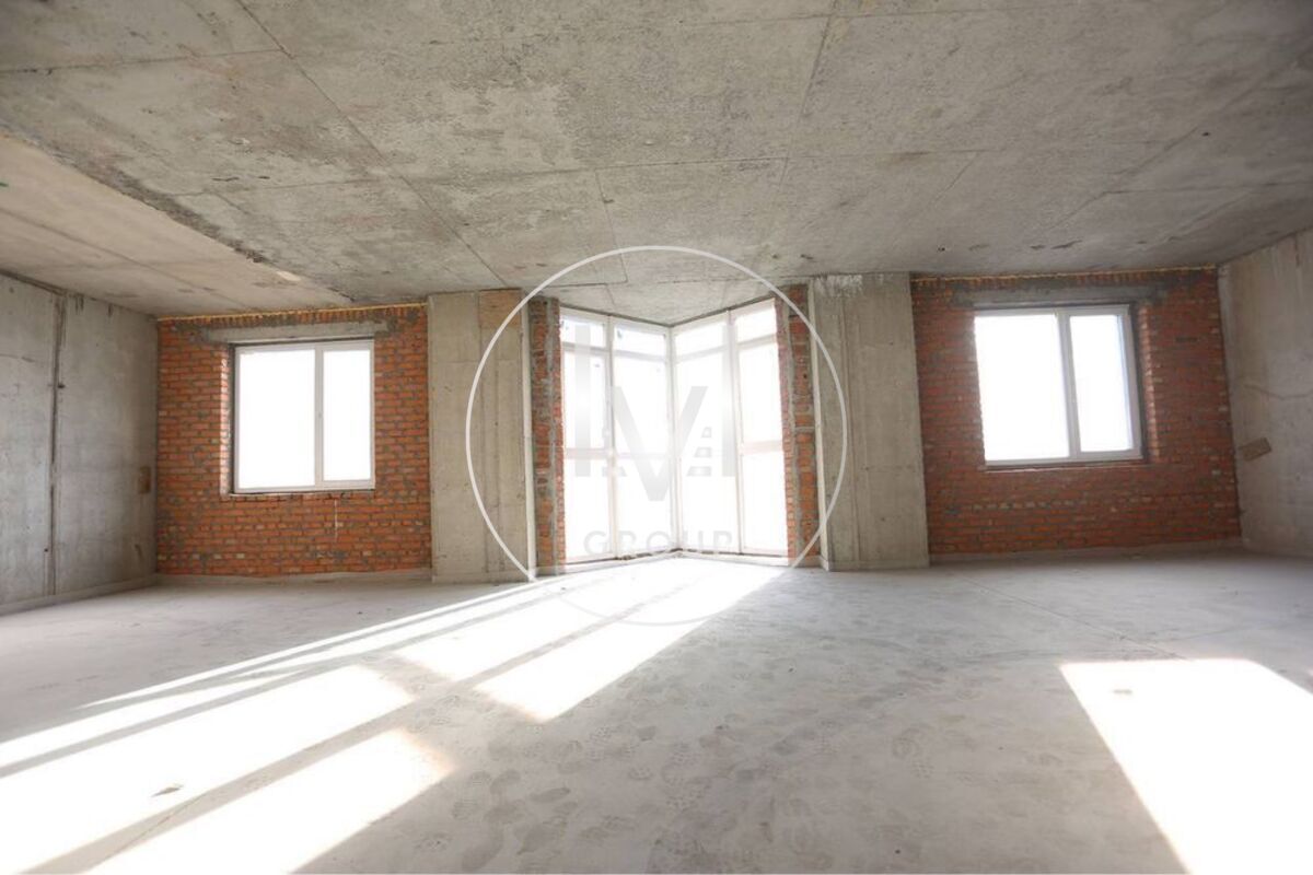 Andriy Verhoglyada str. (Mykhaila Dragomirova), 14a