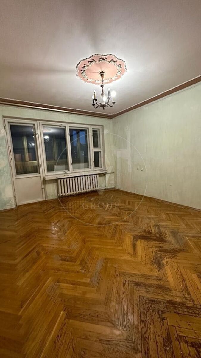 Дарницький бульв., 3