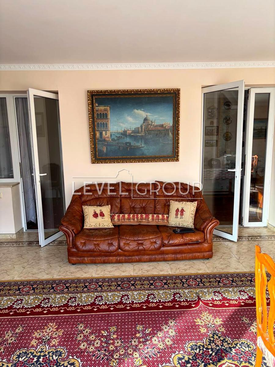 Мистецька вул., 7