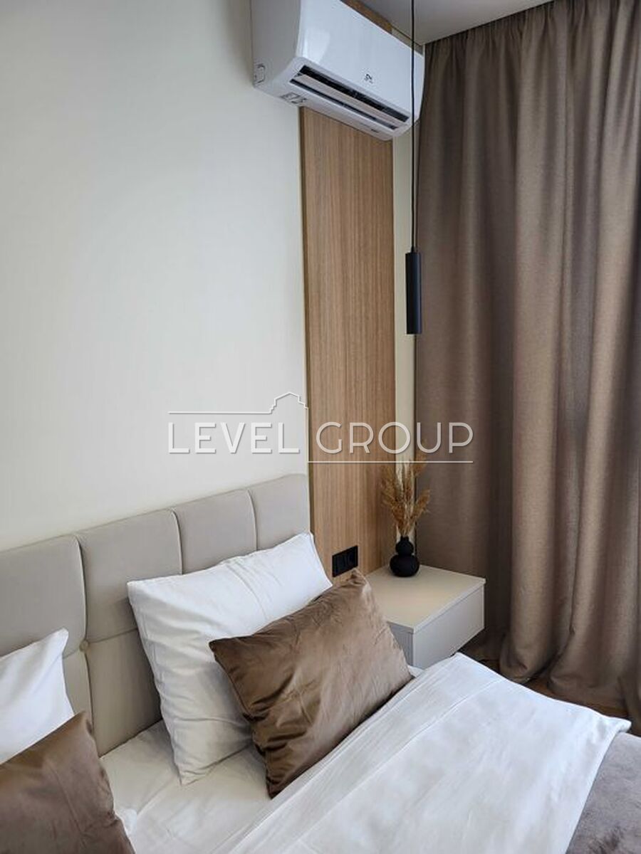 Prychalna Street, 8