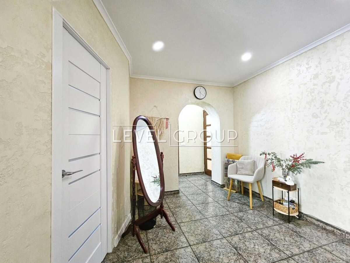 Григорія Сковороди вул., 11