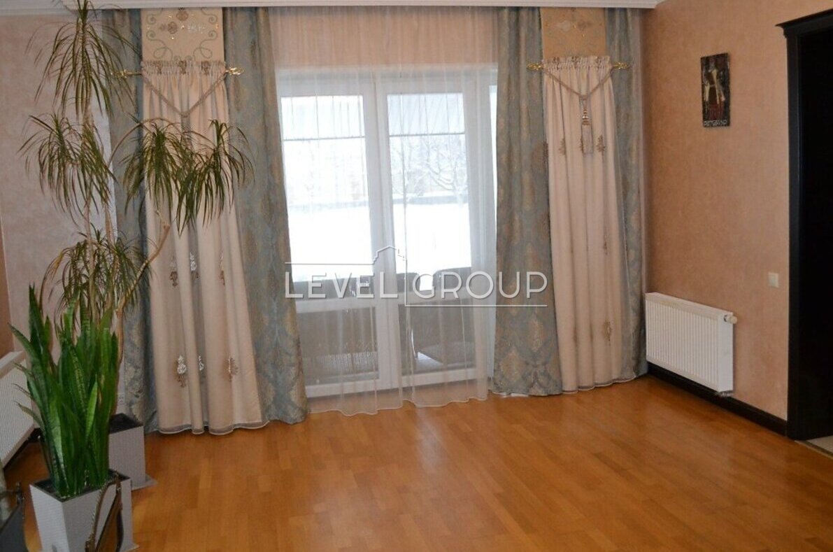 Авіаторів вул., 53