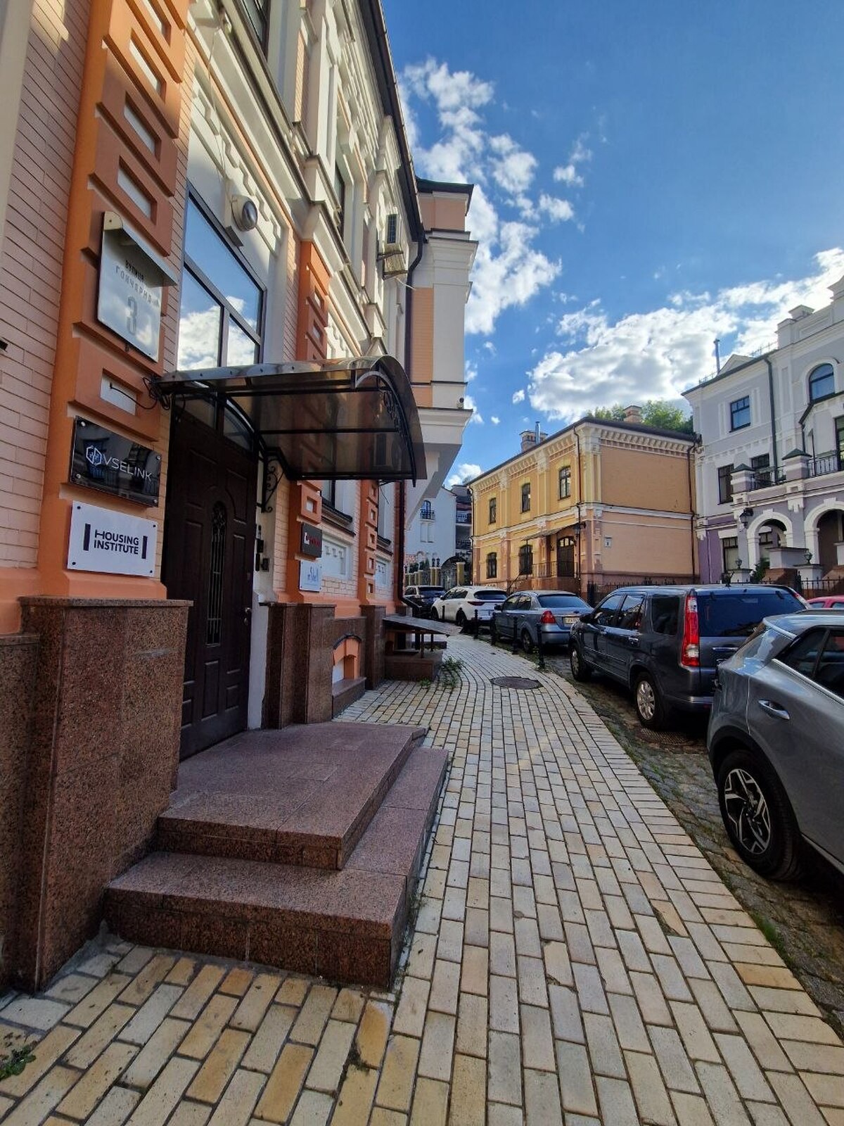 Гончарна вул., 3