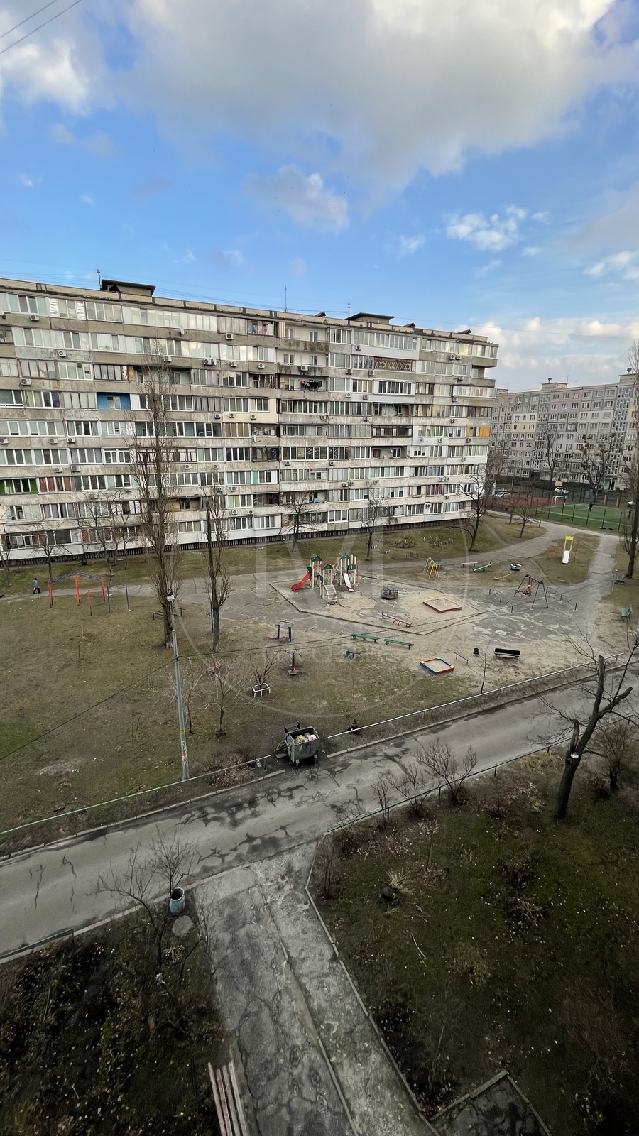 Дніпровська набережна, 11