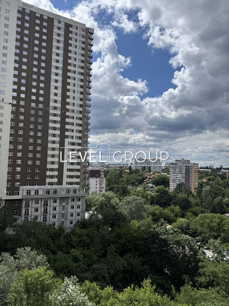 Новоукраїнська вул., 24а