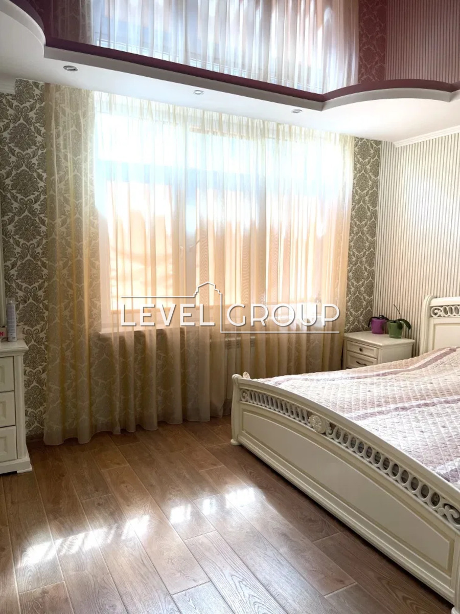 name_en