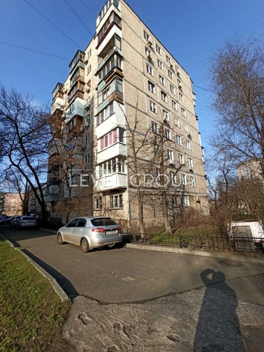 Празька вул., 32