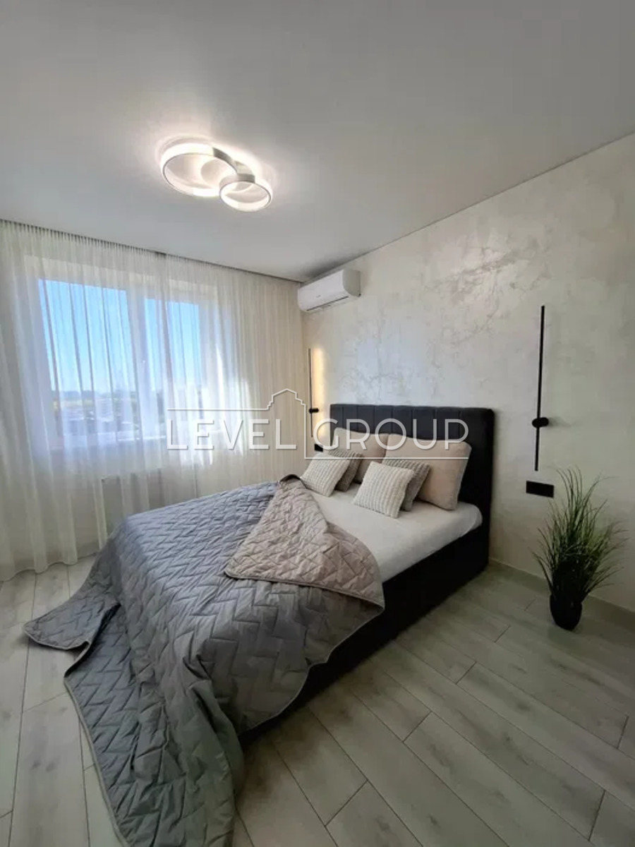 Святошинська, 56