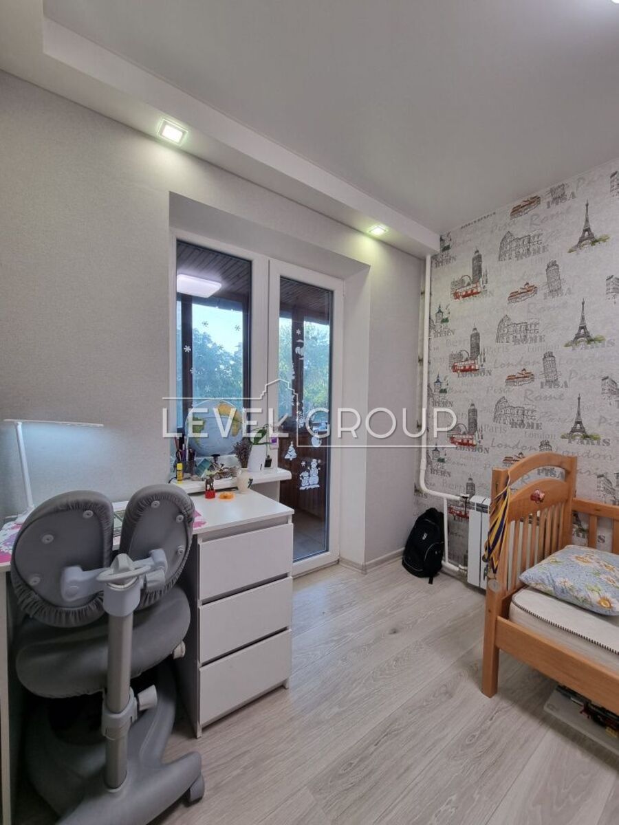 Ореста Левицького вул. (Академіка Курчатова), 8б