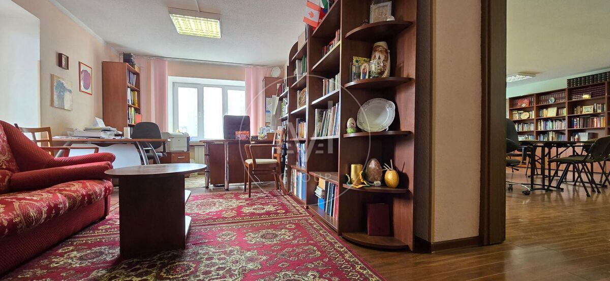 Миколи Бажана просп., 30