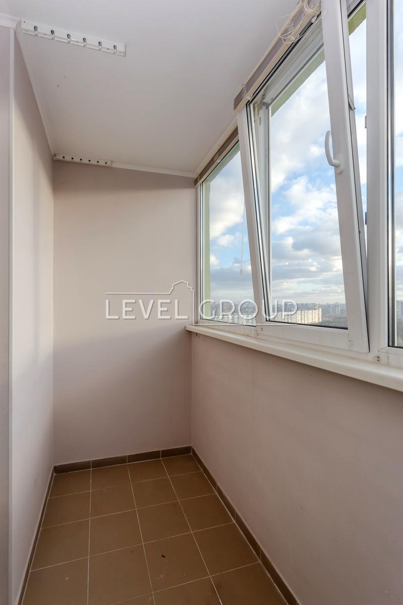 Воскресенська вул., 14д