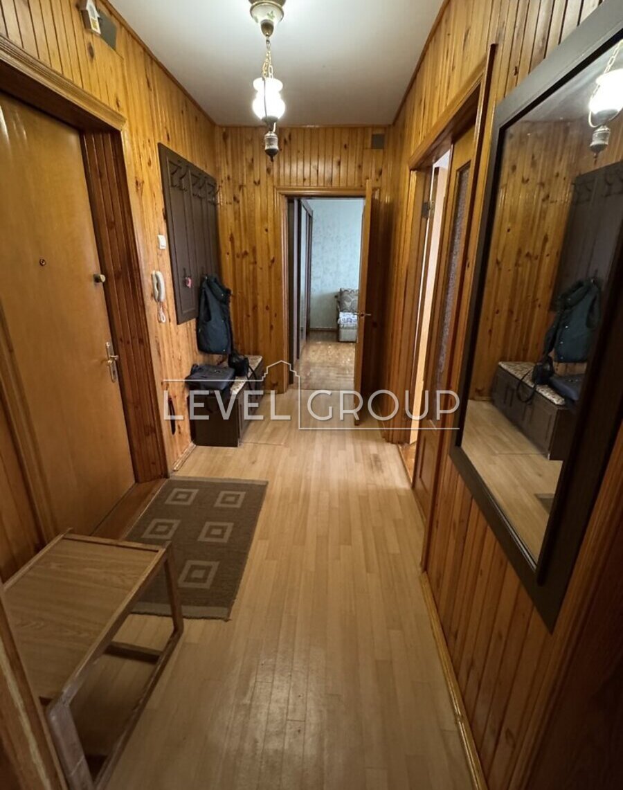 Honore de Balzac St., 24