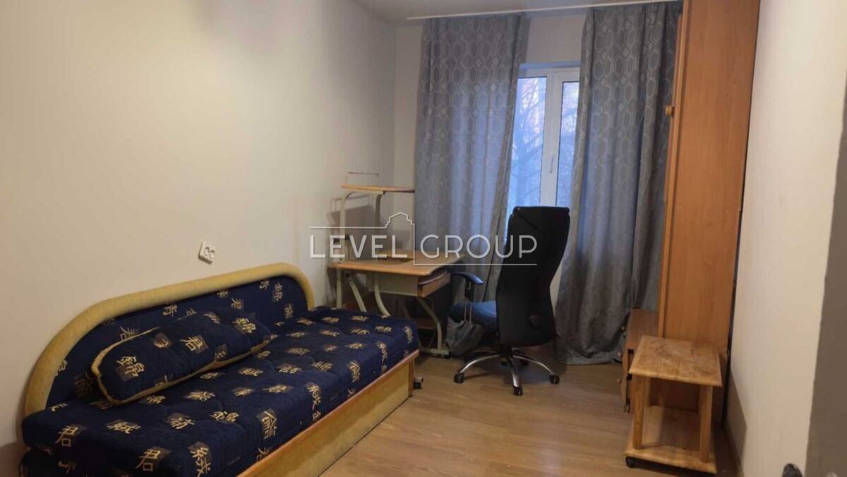 Борщагівська вул., 8