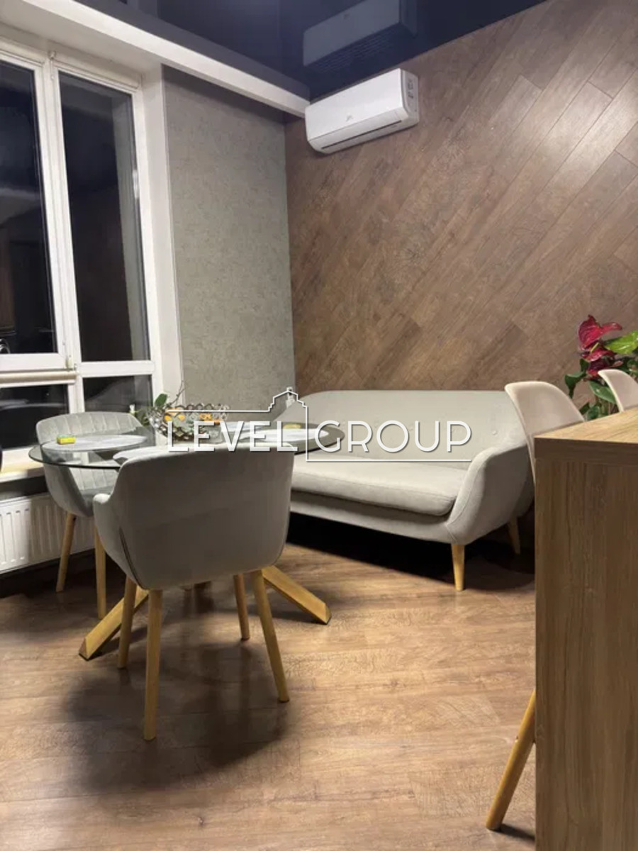 вул. Першотравнева, 24 в