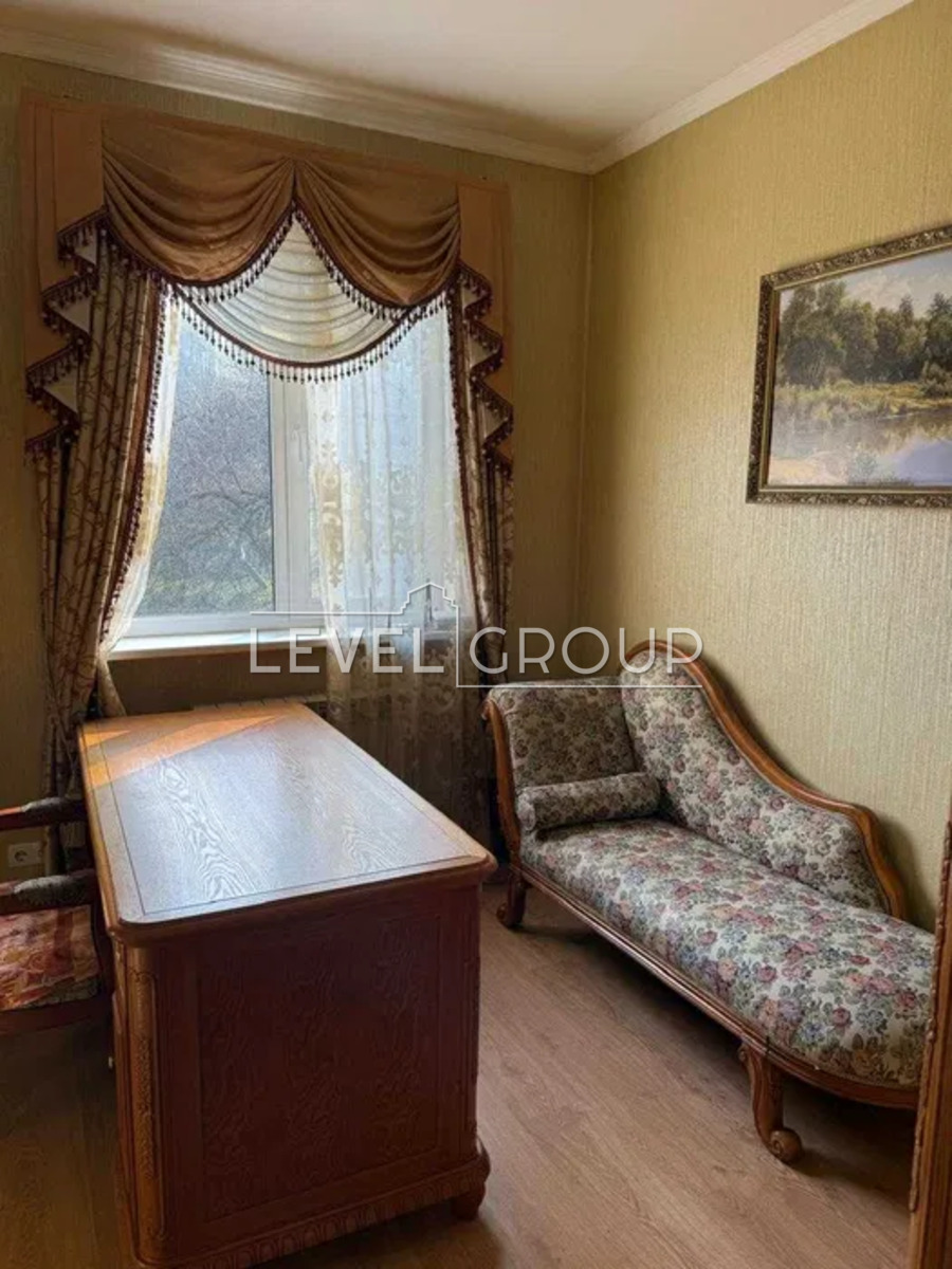 Центральна, 24