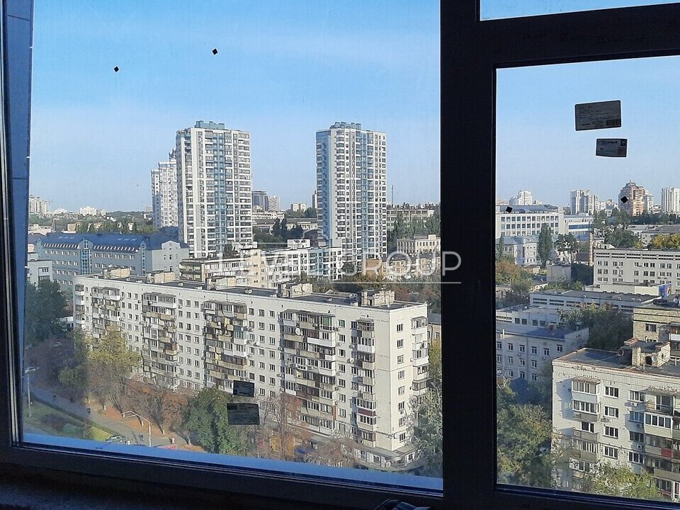 Beresteyskyi Ave. (Poles), 11/1