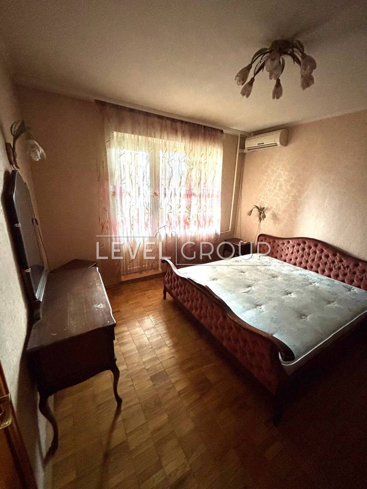 Миколи Закревського вул., 13