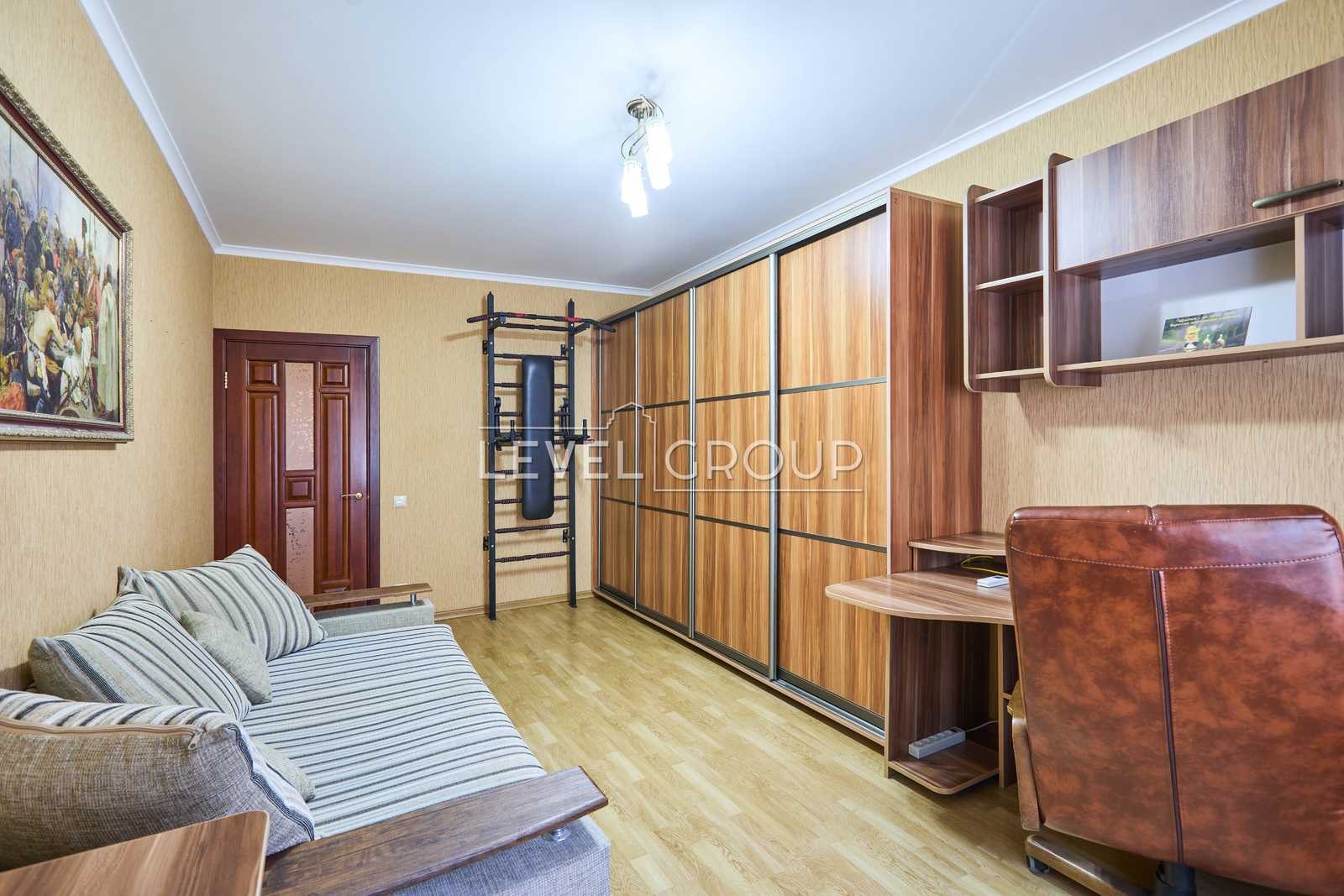 Европейського Союзу просп. (Правди), 31а