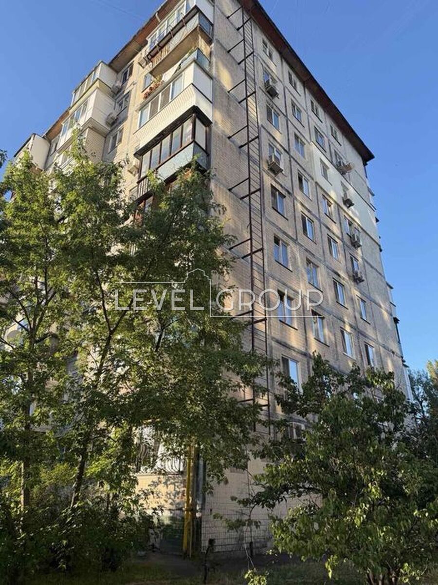 Івана Миколайчука вул. (Серафимовича), 13/2