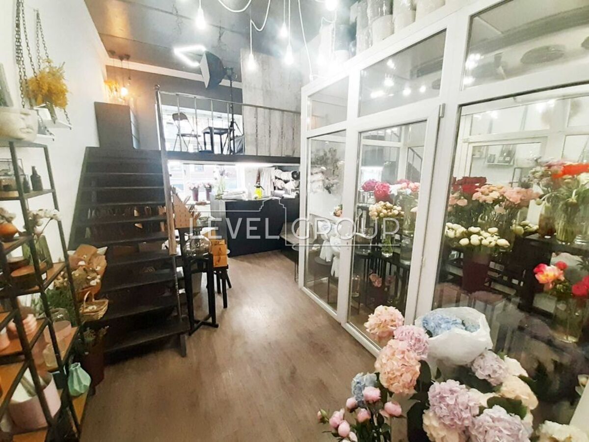 Воздвиженська вул., 48