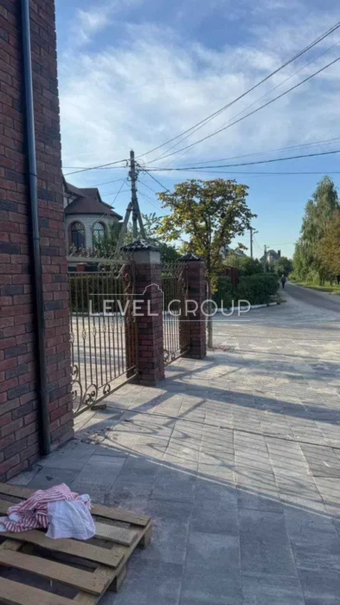 Kashtanova Street