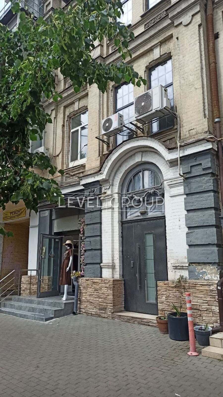 name_en