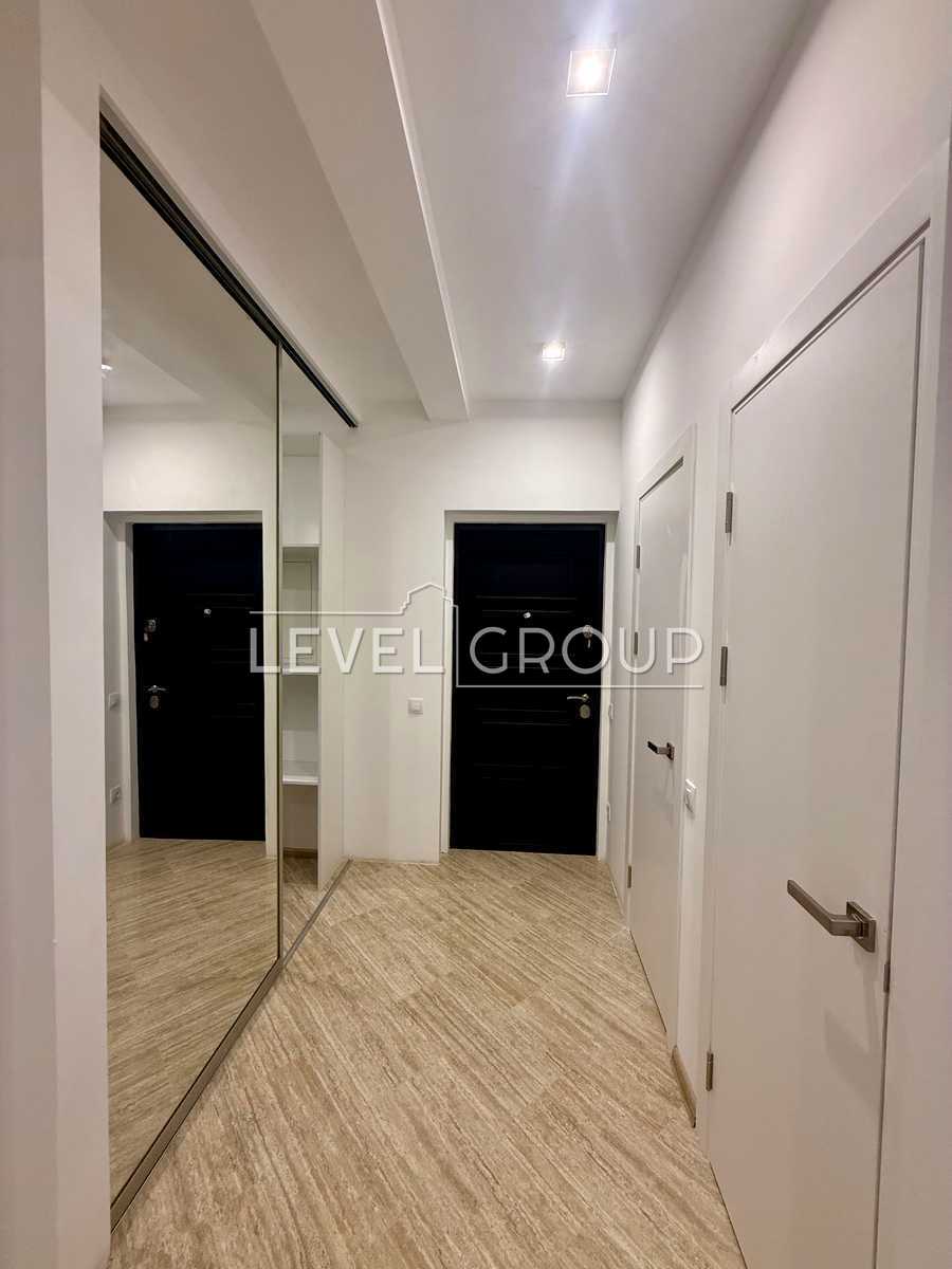 Verkhniy Val St., 27