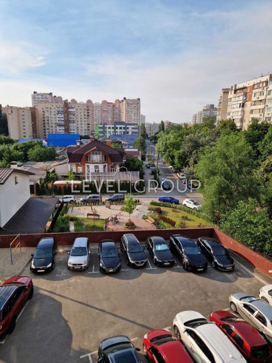 Тетяни Яблонської вул., 6