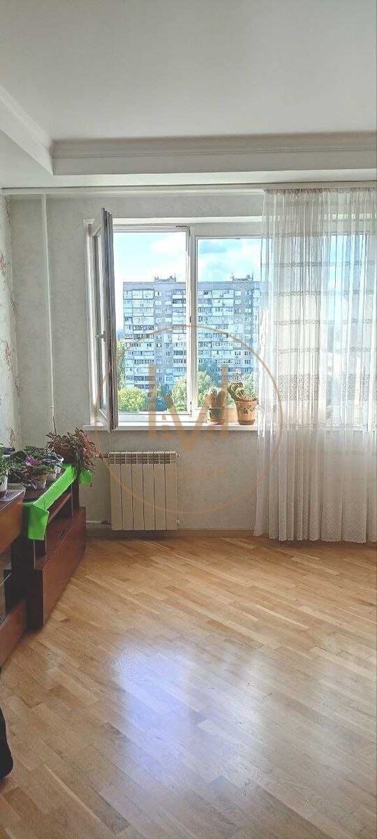 Композитора Лятошинського вул., 2