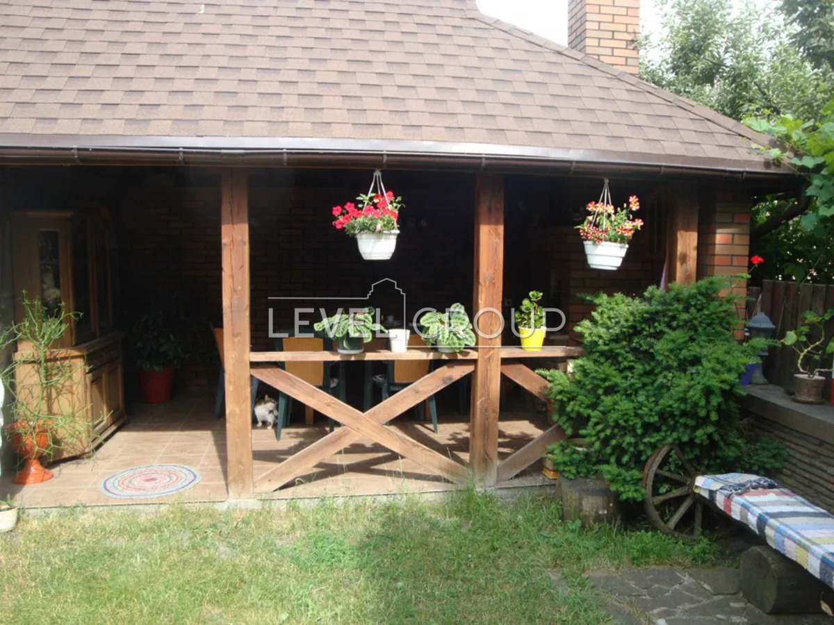 Жовтнева вул., 22