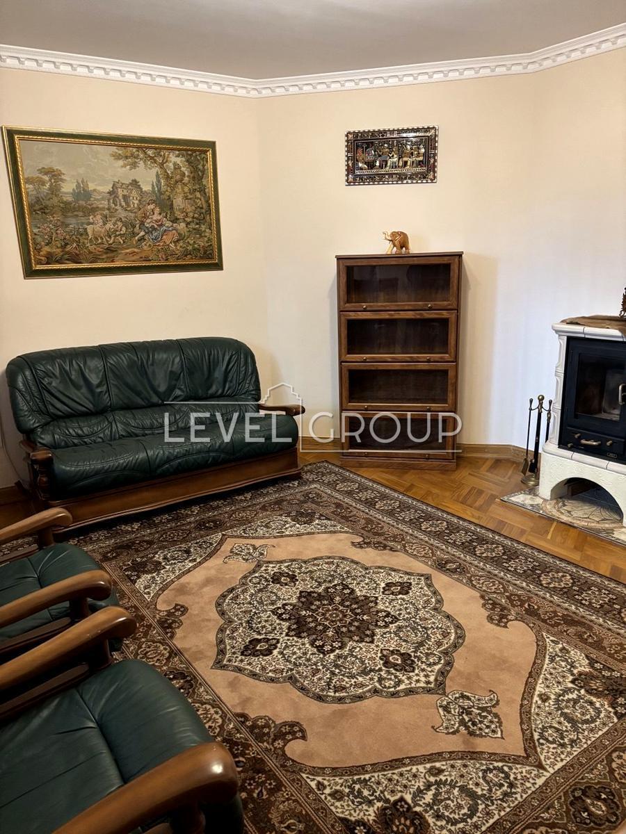 Мистецька вул., 7