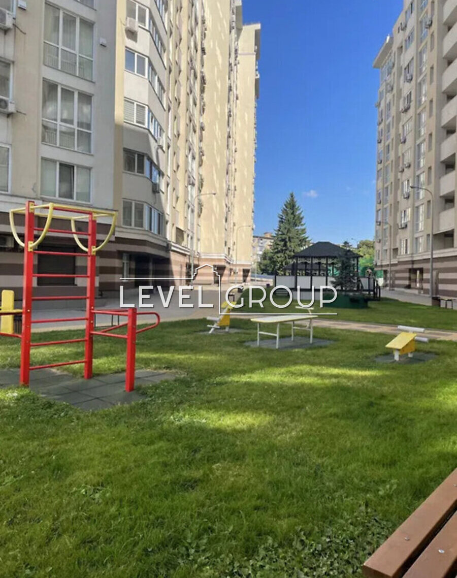 Олександрівська вул., 1